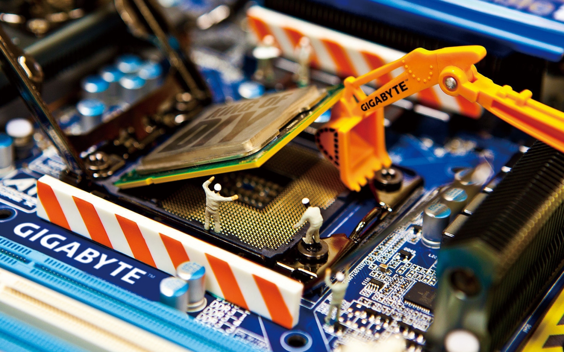 gigabyte_motherboard_installing_dolls_processor_26165_1920x1200